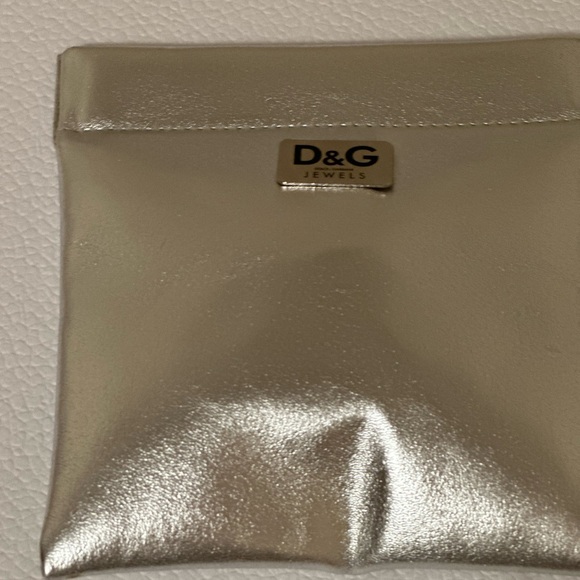 Dolce & Gabbana Jewels
Leather and metal monogram bracelet - Picture 3 of 5